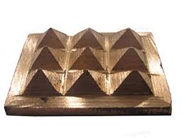 Photo of वास्तु / लोहे का या एल्युमीनियम का पिरामिड घर में न रखें, तांबे का पिरामिड माना जाता है शुभ