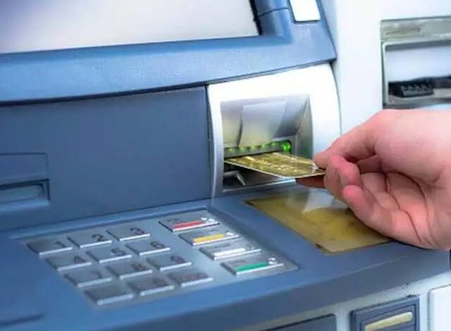 Photo of बड़ी ख़बर: अब धोखाधड़ी करने वालों की लगेगी वाट, 18 सितंबर से बदल जाएगा एसबीआई ATM से पैसे निकालने का यह नियम…