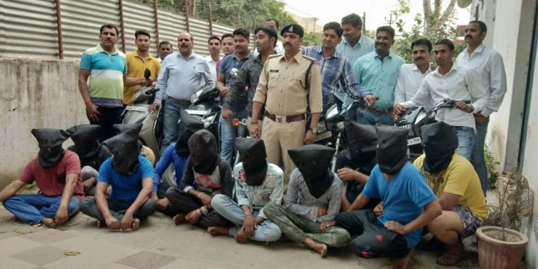 बिजली विभाग के लाईन इंस्पेक्टर पर जानलेवा हमला करने वाले 11 लोगों को पुलिस ने किया गिरफ्तार बिजली विभाग के लाईन इंस्पेक्टर पर जानलेवा हमला करने वाले 11 लोगों को पुलिस ने किया गिरफ्तार